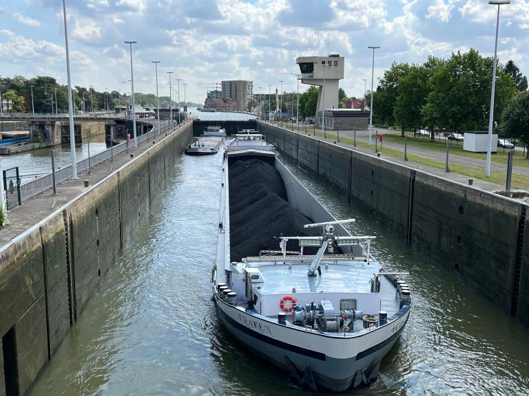 KRAKEN, Cargo ship Details and current position MMSI 226014410 VesselFinder