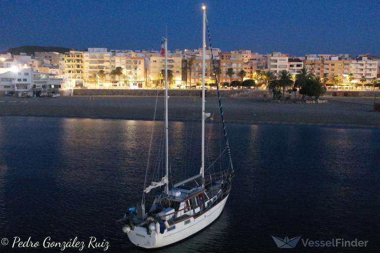 TRITON - SOLO SAIL photo