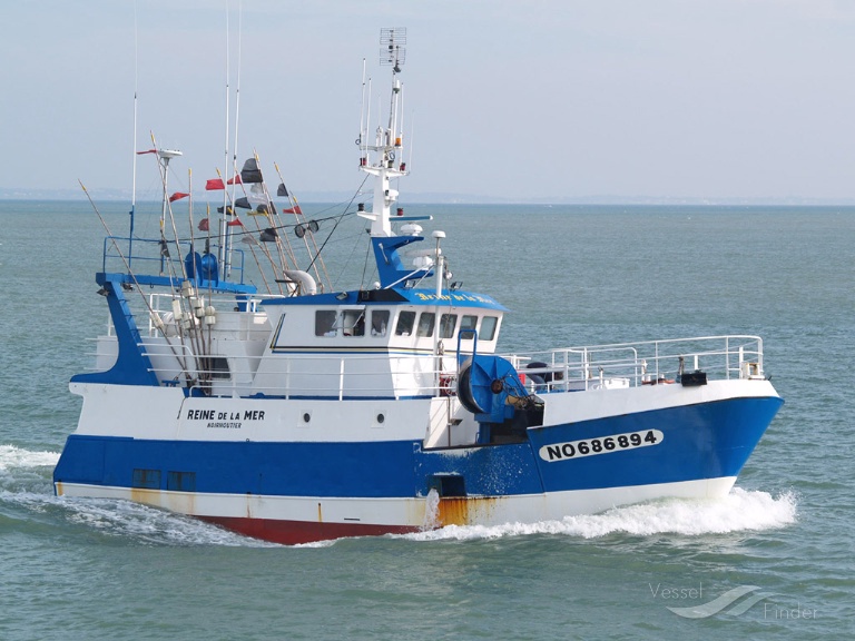 FV KRAKEN, Fishing vessel Details and current position MMSI 227806000 VesselFinder