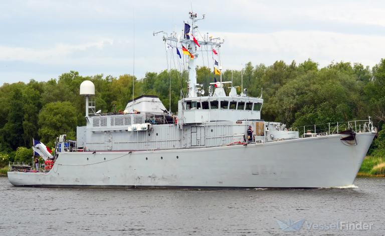 FRENCH WARSHIP M647 photo