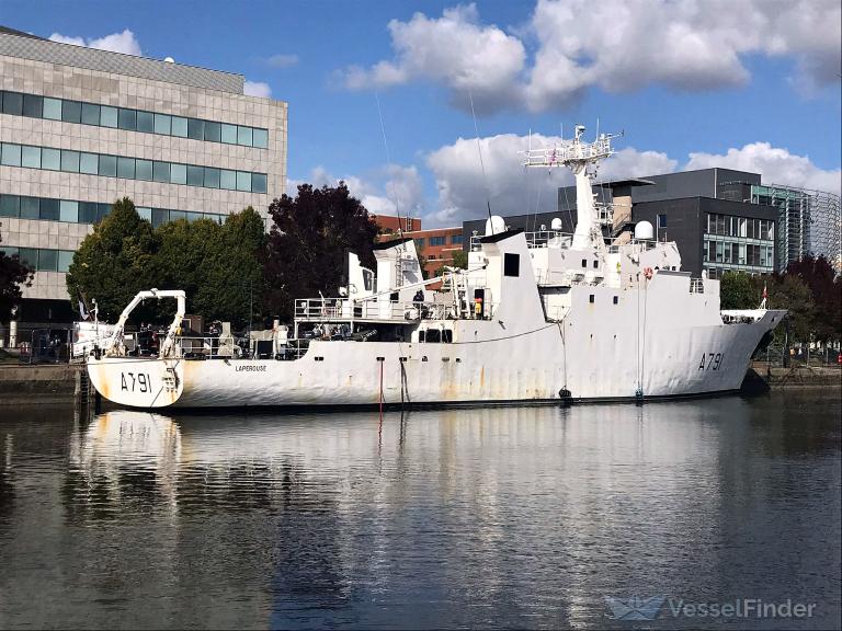 FRENCH WARSHIP LPO photo