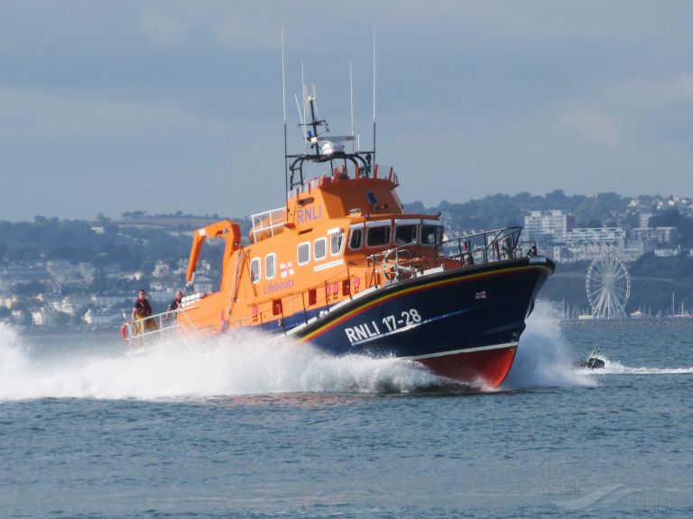 RNLI LIFEBOAT 17-28, SAR - Details and current position - MMSI ...