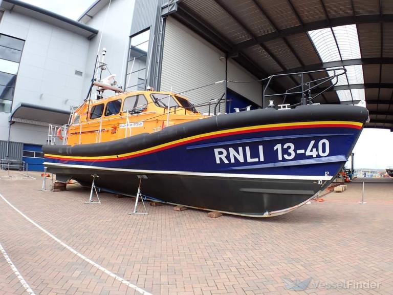 RNLI LIFEBOAT 13-40 photo