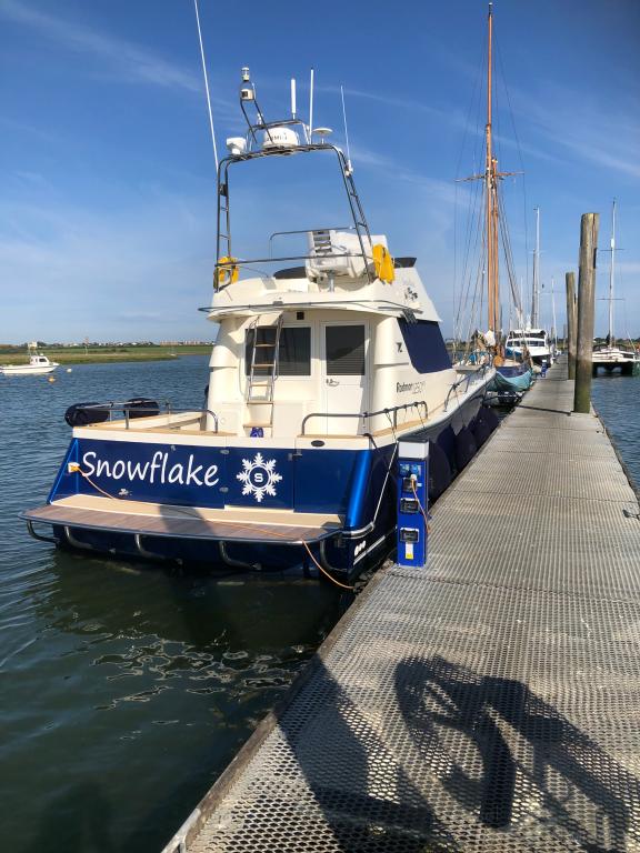 Snowflake pleasure craft details and current position mmsi