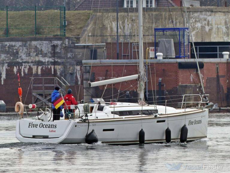 Five oceans pleasure craft details and current position mmsi