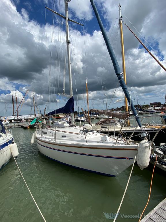 Gladys sailing vessel details and current position mmsi 235022585