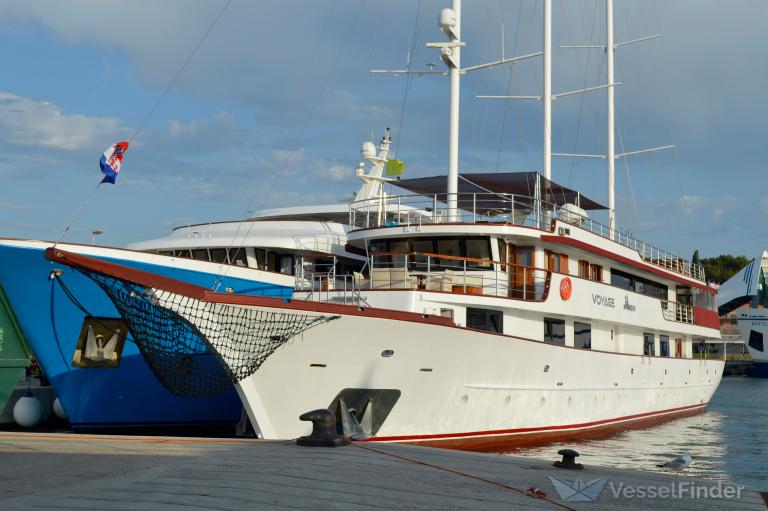 VOYAGE photo