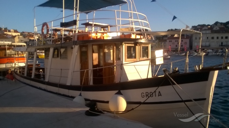 GROTA, Pleasure craft - Details and current position - MMSI 238781040 ...