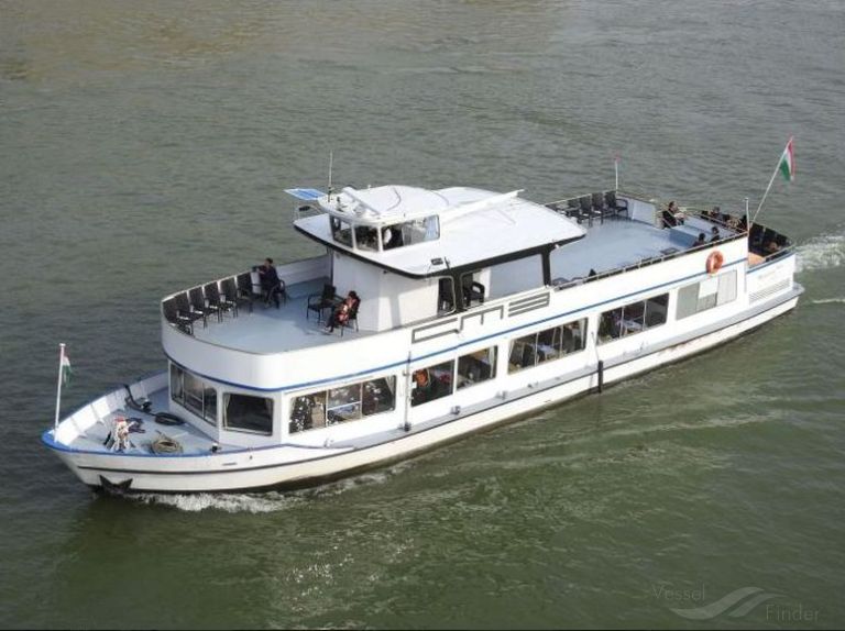 CMB, Passenger ship - Details and current position - MMSI 243042666 ...