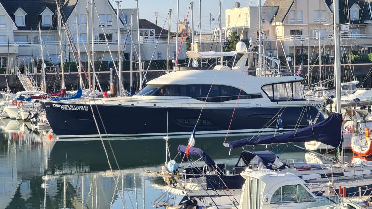 deneb star 3 yacht price