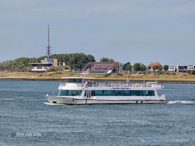 PAREL VAN DE MAAS photo