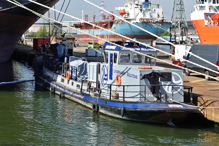 ship photo