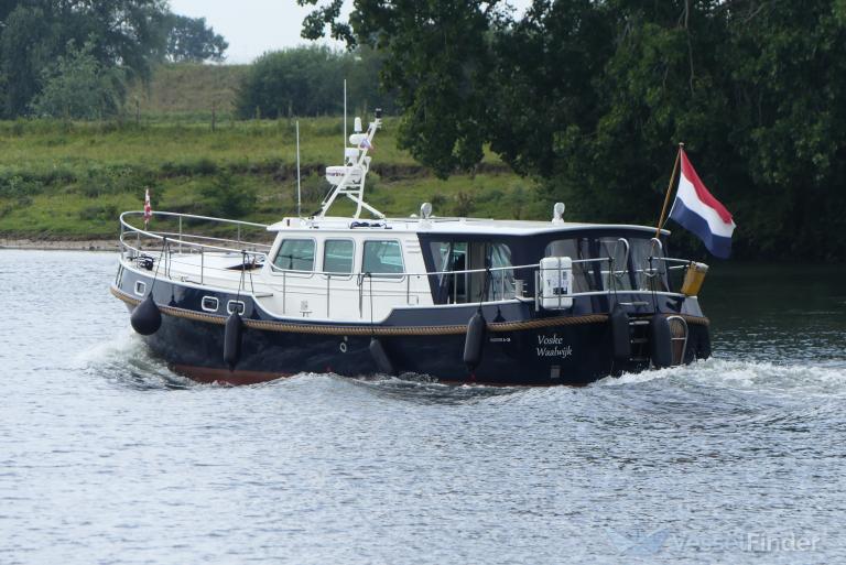 ship photo by Roeland.J