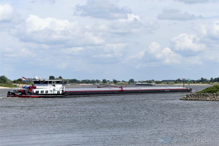 ship photo by Roeland.J