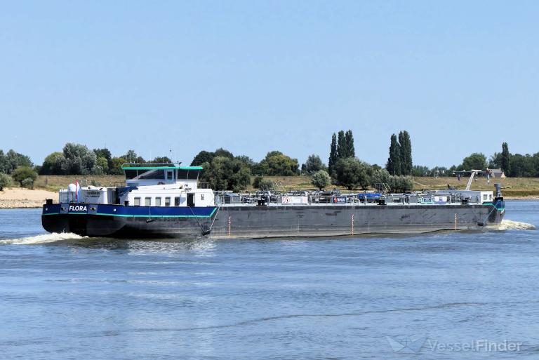 ship photo by Roeland.J