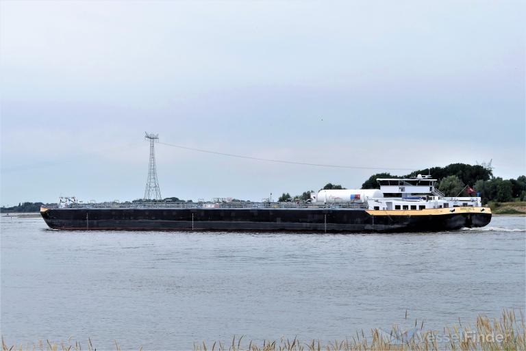 ship photo by Roeland.J