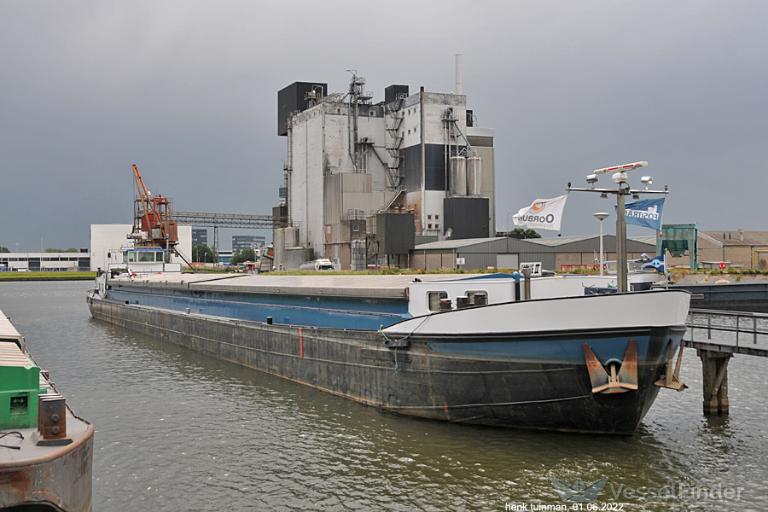 UNDINE 4 photo