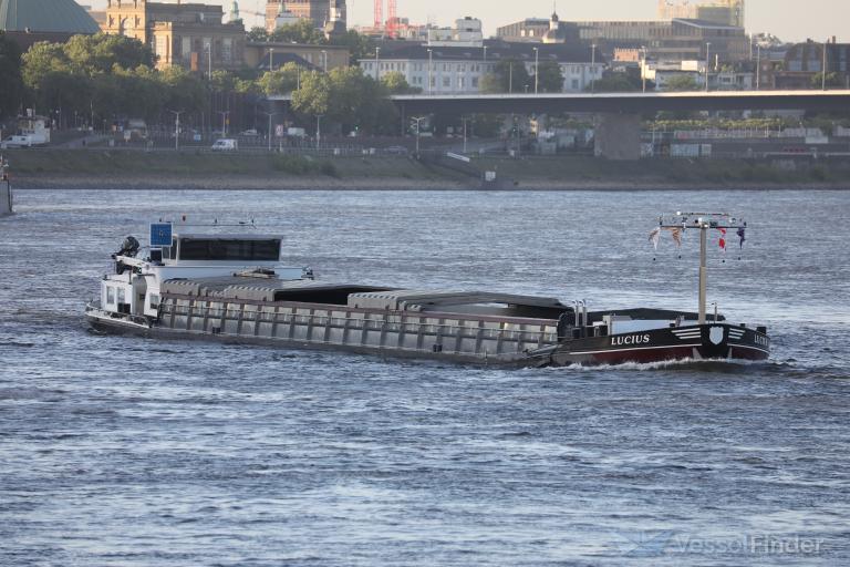 ship photo by Fluppi