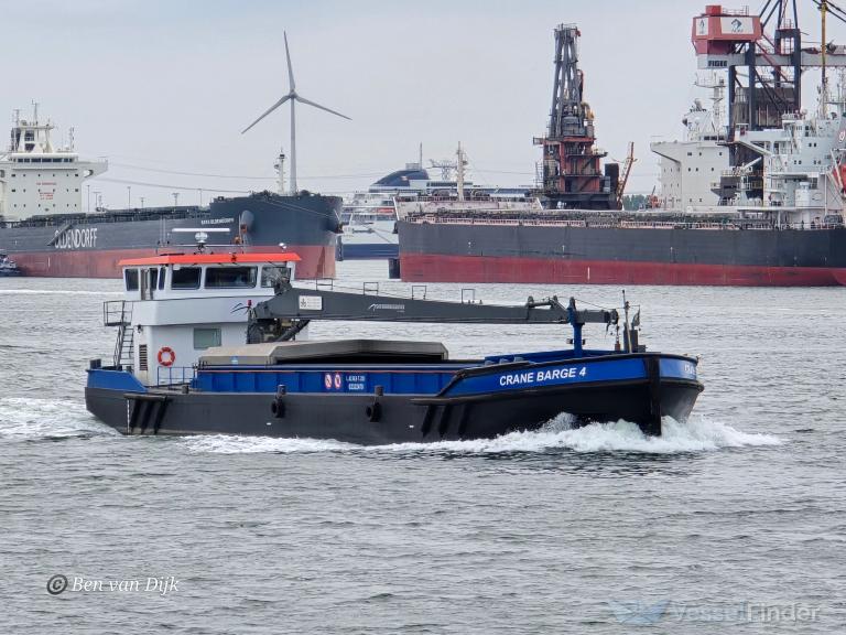 CRANE BARGE 4 photo