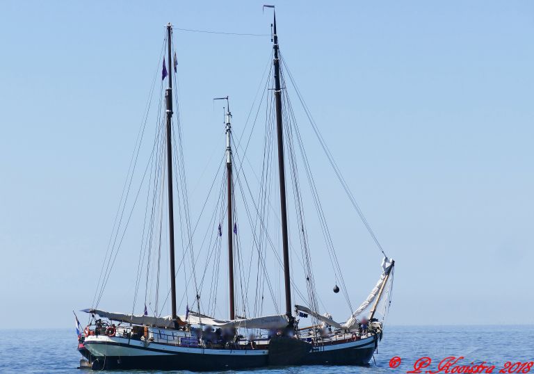 EENSGEZINDHEID photo