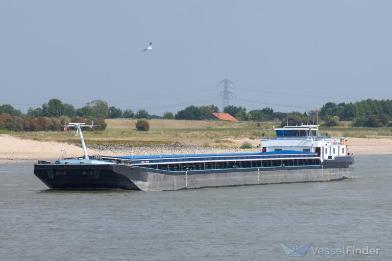 HELENA ADRIAAN photo