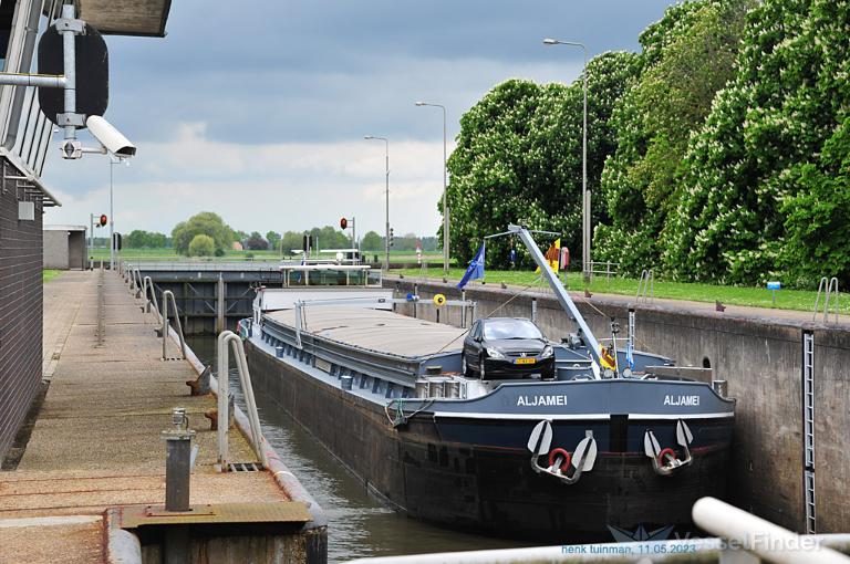 ship photo