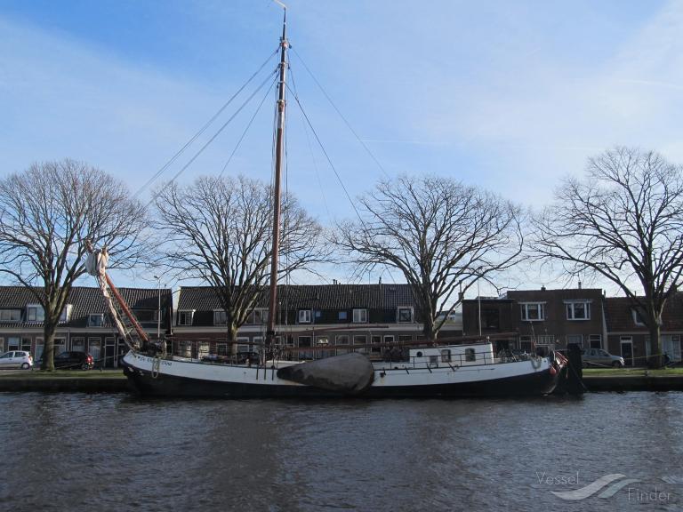 DE VROUW DINA photo