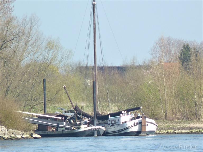 LEENTJE photo