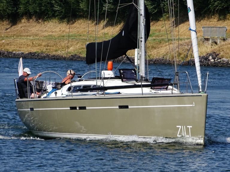 ZILT, Pleasure craft - Details and current position - MMSI 244770450 ...