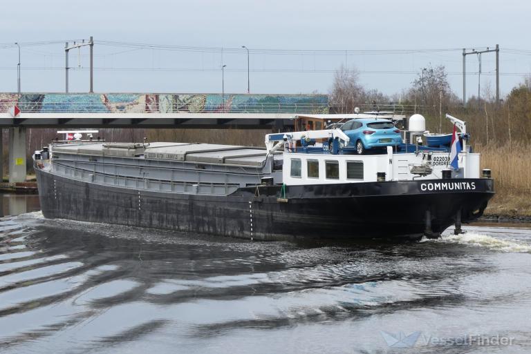 ship photo by Roeland.J