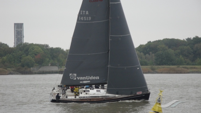 VAN UDEN photo
