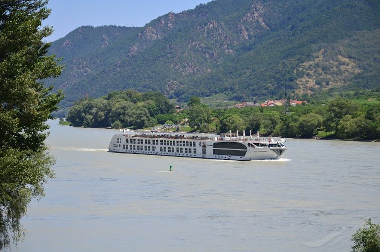 ship photo