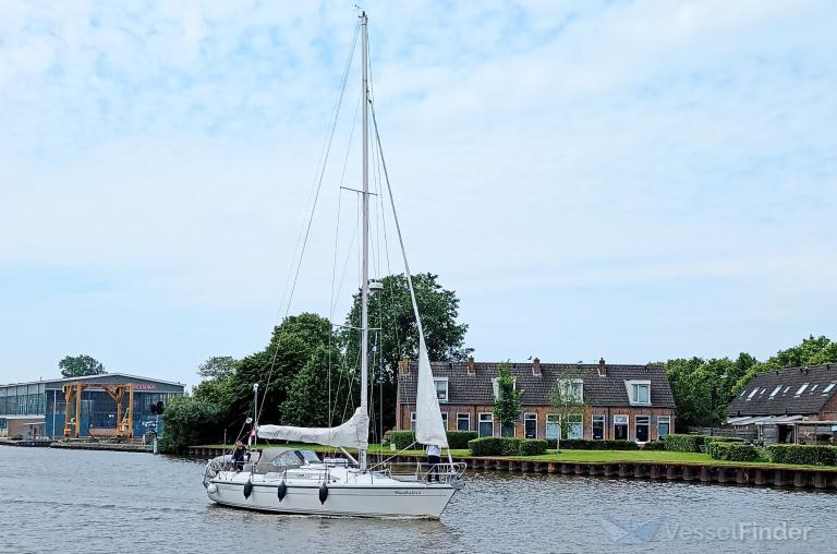 WINDBREKER 2 photo