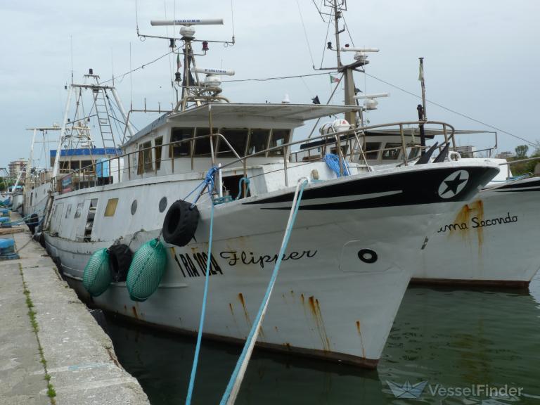FLIPPER, Fishing vessel - Details and current position - MMSI 247050440 ...
