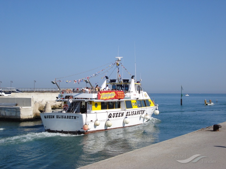 QUEEN ELISABETH III photo