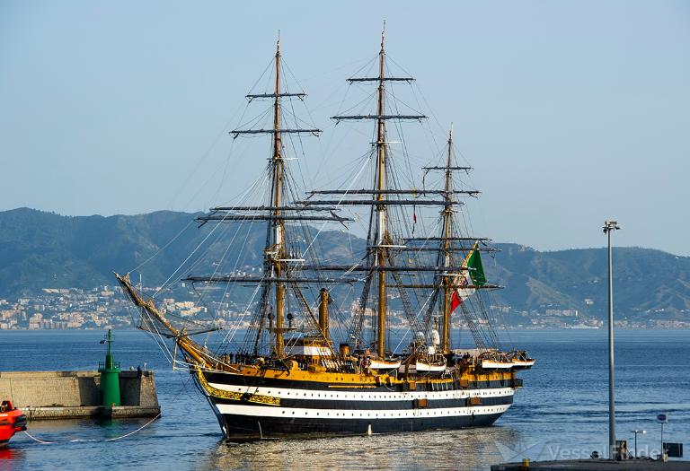 ship photo
