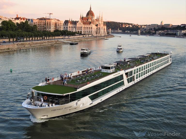 EMERALD DESTINY photo