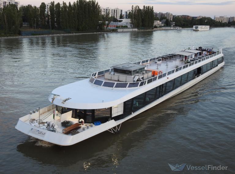 RIVER DIVA photo