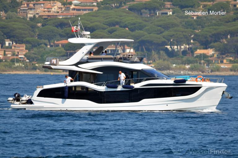 LA MER YACHTS photo