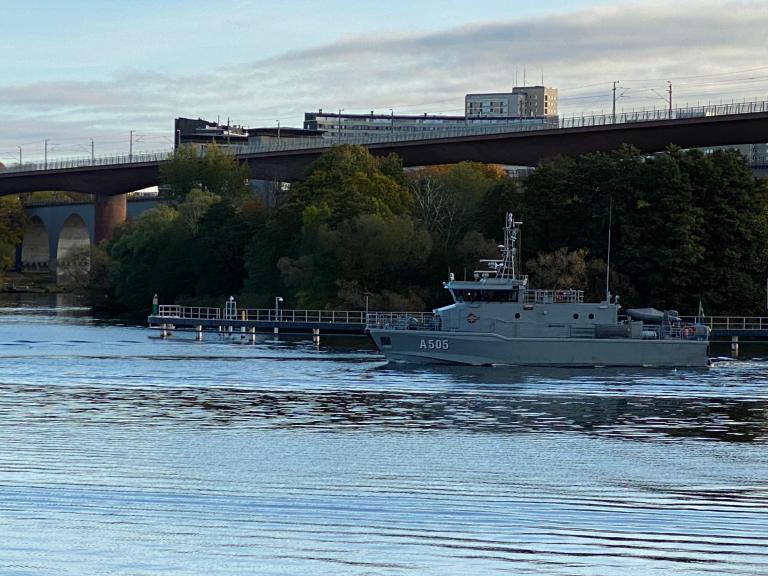 A505 HMS ASTREA photo