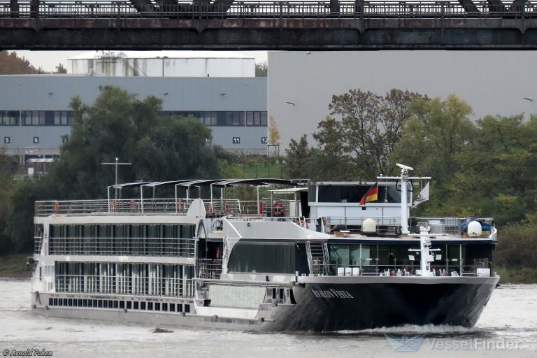 ship photo