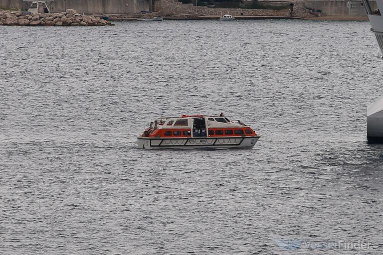 AZURA TENDER 23 photo