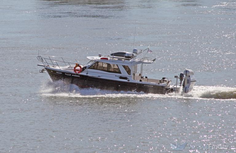 CUTWATER 28 photo