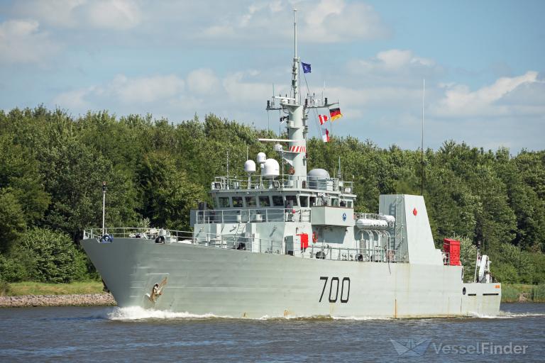CANADIAN WARSHIP 700 photo