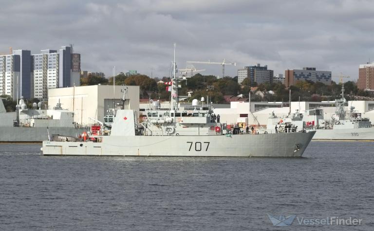 CANADIAN WARSHIP 707 photo