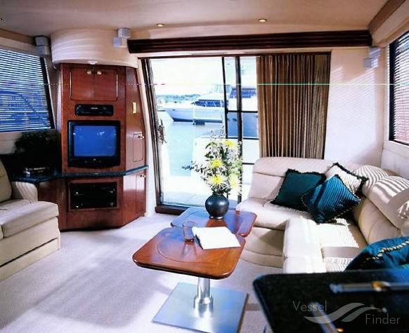 LAST ENDEAVOUR photo