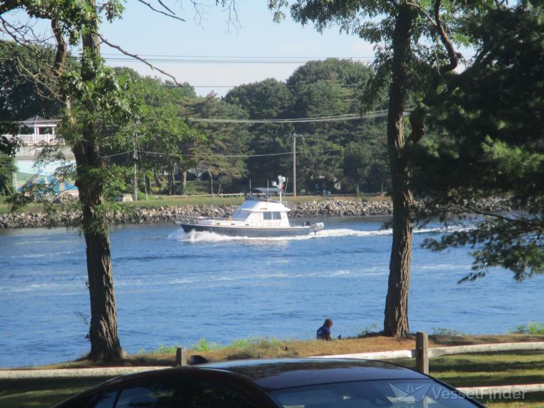 WHILEAWAY photo