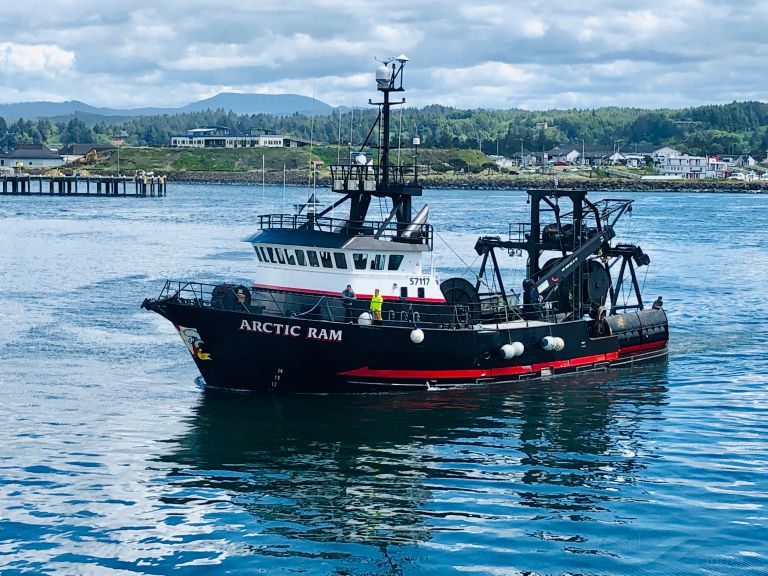 ARCTIC RAM, Fishing Vessel - Details and current position - IMO 7829120 ...