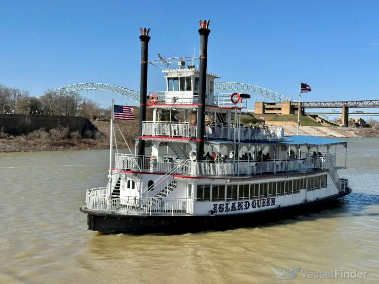 ISLAND QUEEN photo