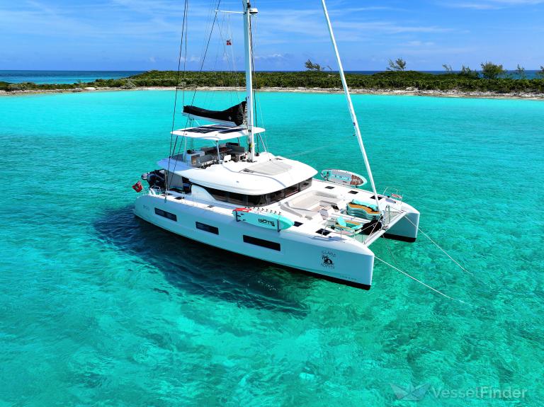 ISLAND HOPPIN photo